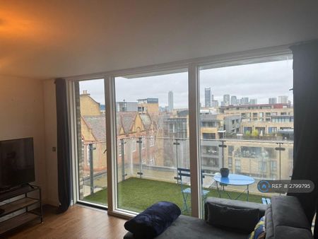 1 bedroom in a flat share to rent - Photo 3