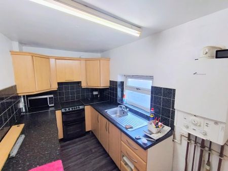 3 bedroom apartment to rent - Photo 4