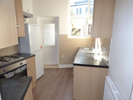 4 bedroom terraced house to rent - Photo 4