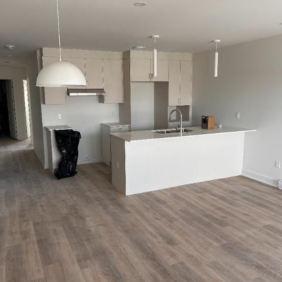 LOGEMENT 4 1/2 À LOUER PRÈS DU MÉTRO LONGUEUIL 1 JUIN 2026 - Photo 1