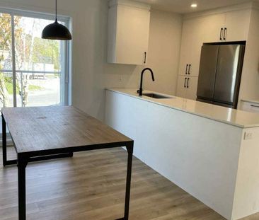 Cowansville semi-meublé 5 et 1/2 - Photo 3