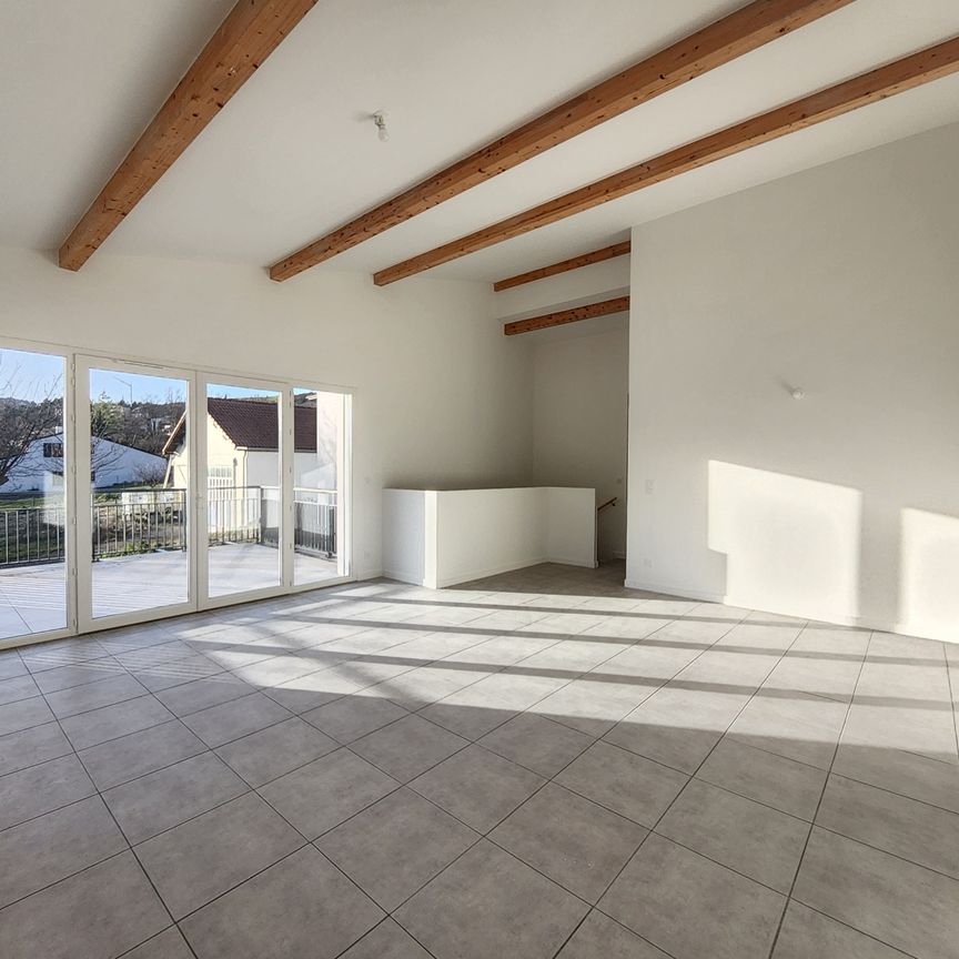 Location Maison 4 pièces 123m² ROMAGNAT 63540 - Photo 1