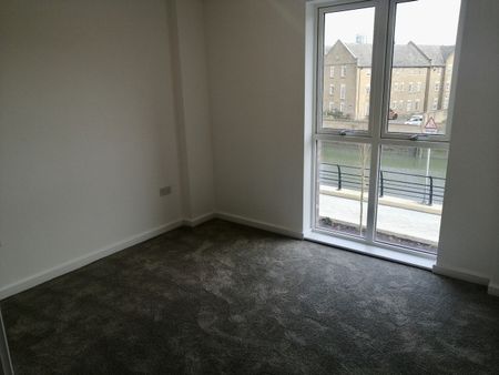 3 Bed Terraced House, Rope Walk, IG11 - Photo 5