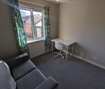 2 bedroom semi-detached house to rent - Photo 5