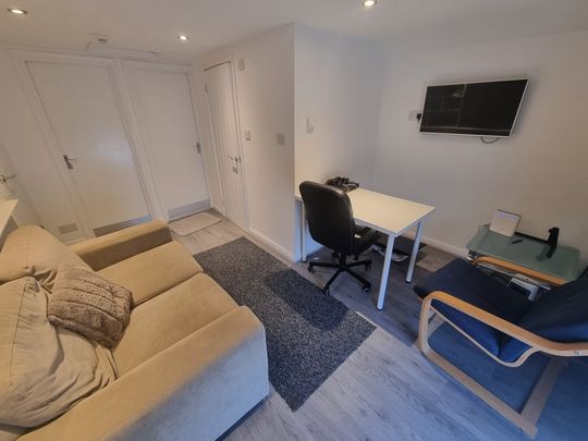 1 Bed Student Accommodation - Photo 1