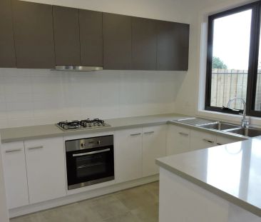 Modern Two Bedroom Townhouse - Photo 2