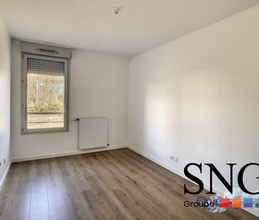 T3 AVEC TERRASSE, JARDIN ET DEUX PARKINGS - Photo 2