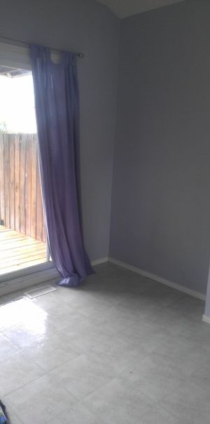 119 Broadway Ave Co-ed Student House - Photo 1