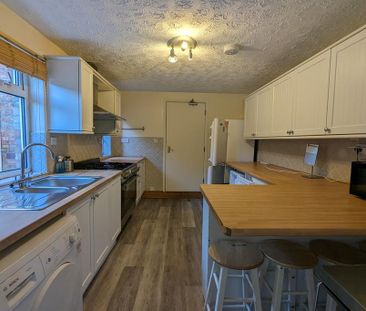 5 bedroom semi-detached house to rent - Photo 5