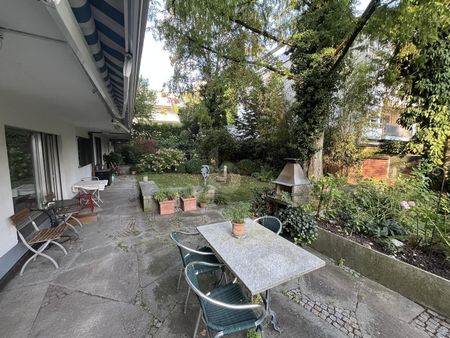 LIVING IN THE GREEN - QUIET AND FAMILY-FRIENDLY - Photo 3