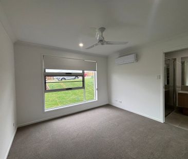 Spacious 4-Bedroom, 2-Bathroom House - Photo 2