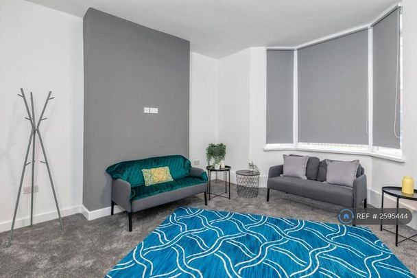 1 bedroom in a house share to rent - Photo 1