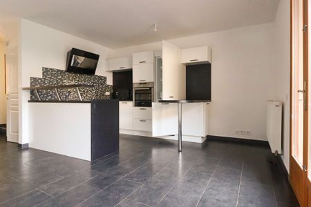 Location Maison 6 pièces 126m² CERVENS 74550 - Photo 4