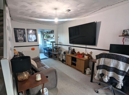 2 bedroom terraced house to rent - Photo 2