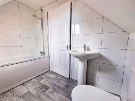 1 Bed Flat, Erleigh Road, RG1 - Photo 3