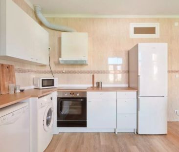 Room in a shared 6-bedroom apartment for rent in Lisbon. - Photo 5