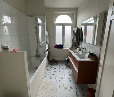 Maison 1930 rénovée avec garage, jardin et 3 chambres - Photo 5