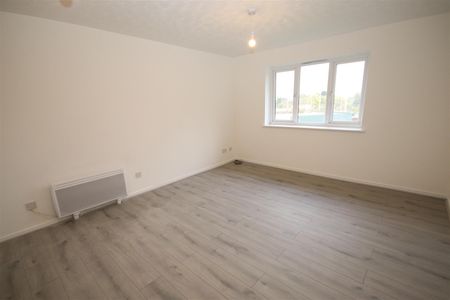 1 bedroom Flat to let - Photo 5