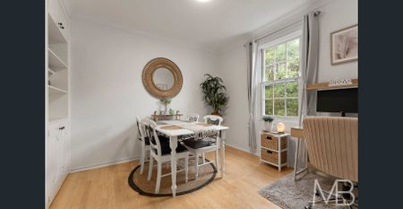 SPACIOUS & BRIGHT APARTMENT - Photo 3