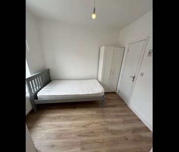 Room in a Shared House, Bristol, BS2 - Photo 2