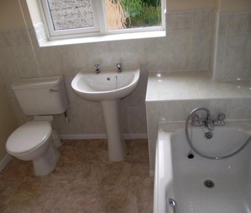 3 bedroom detached house to rent - Photo 4