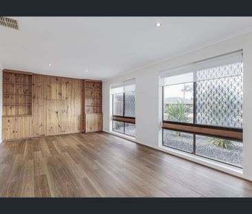 Spacious Family Home in Coastal North Haven - Photo 1