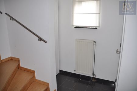 INSTAPKLAAR EN GEZELLIG DUPLEX-APPARTEMENT MET 2 SLPK'S NABIJ CENTRUM HASSELT - Photo 3