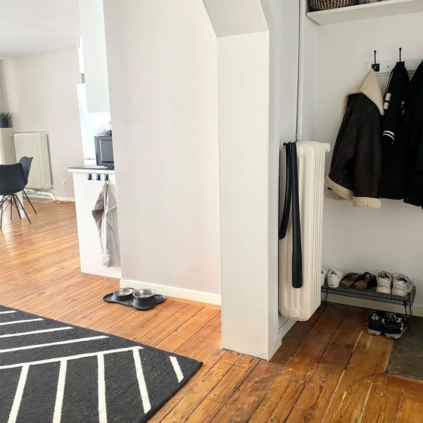 Sala Centrum: Stor fin tvåa en trappa upp - Photo 1