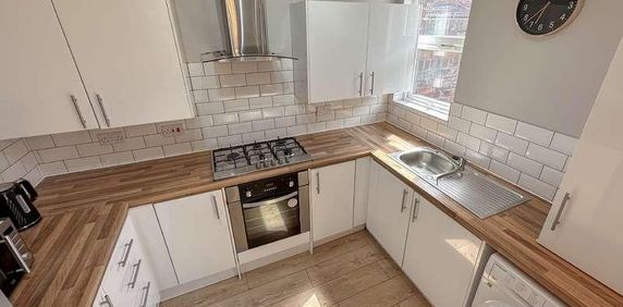 Esher Road, L6 - Photo 2