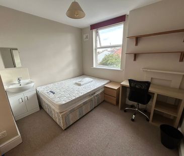 6 Bed Student Accommodation - Photo 2