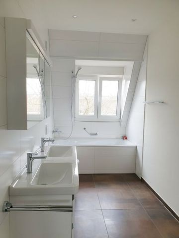 moderne und grosszügige Dachwohnung - Photo 4