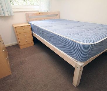 4 bedroom terraced house to rent - Photo 3