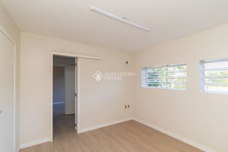 Casa com 4 quartos e 250m² para alugar em Campo Novo, Porto Alegre. - Foto 2