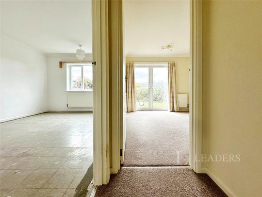 2 bedroom bungalow to rent - Photo 1