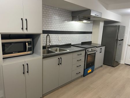 For Lease - 109 Kaitting Trail Unit# Basement, Oakville, Ontario - Photo 4