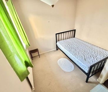 Sherwood Drive, Brierley Hill DY5 1UW - Photo 4