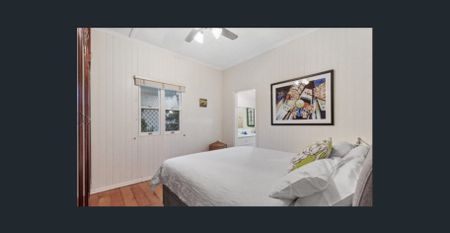 A home full of Character - Photo 5