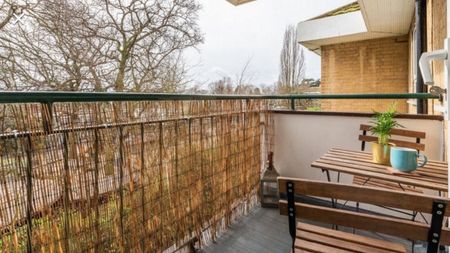 Room in a Shared Flat, Keevil Drive, SW19 - Photo 5