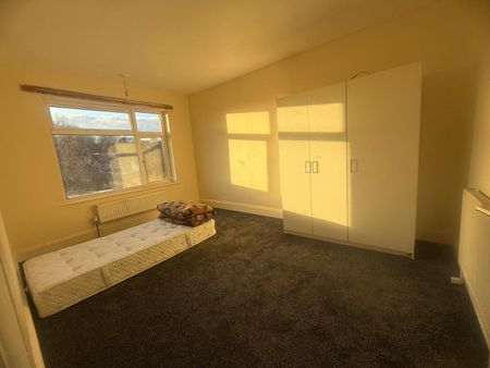 1 Bed Flat, Talbot Road, LU2 - Photo 2