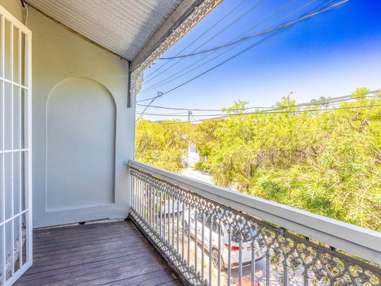 Victorian terrace with a separate studio - Photo 1