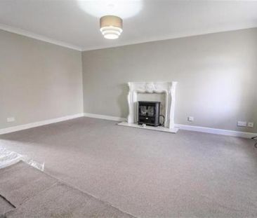 3 Bedroom Semi-Detached House For Rent in Hazelhurst Drive, Manchester - Photo 6