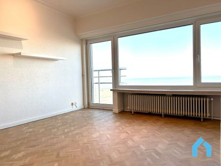 Prachtig 2-slaapkamerappartement met over de volledige breedte een subliem zeezicht - Photo 3