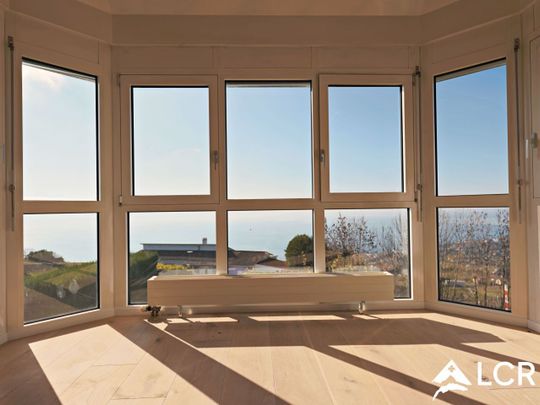 Magnificent 4p / 2 or 3 bedroom apartment / Stunning lake and mountain views - Photo 1