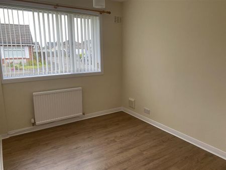 2 bedroom semi-detached bungalow to rent - Photo 4