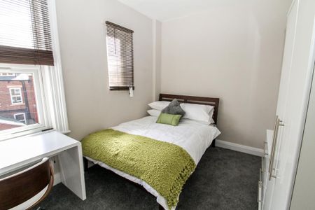 4 bedroom terraced house to rent - Photo 3