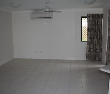 Light Filled Family Home, Quiet Street, Spacious Living and Private... - Photo 4