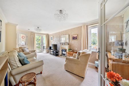 Greenacres Lodge, Warlingham - Photo 2