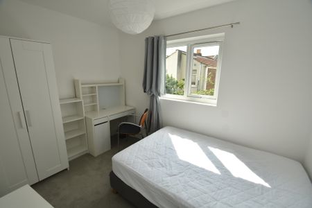 5 bedroom terraced house to rent - Photo 3