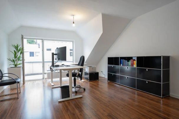 Briller Viertel: Helle Dachgeschosswohnung mit Balkon in gepflegtem 7-Parteienhaus in TOP Lage - Photo 1