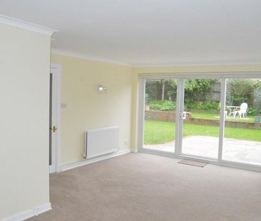4 bedroom detached house to rent - Photo 2